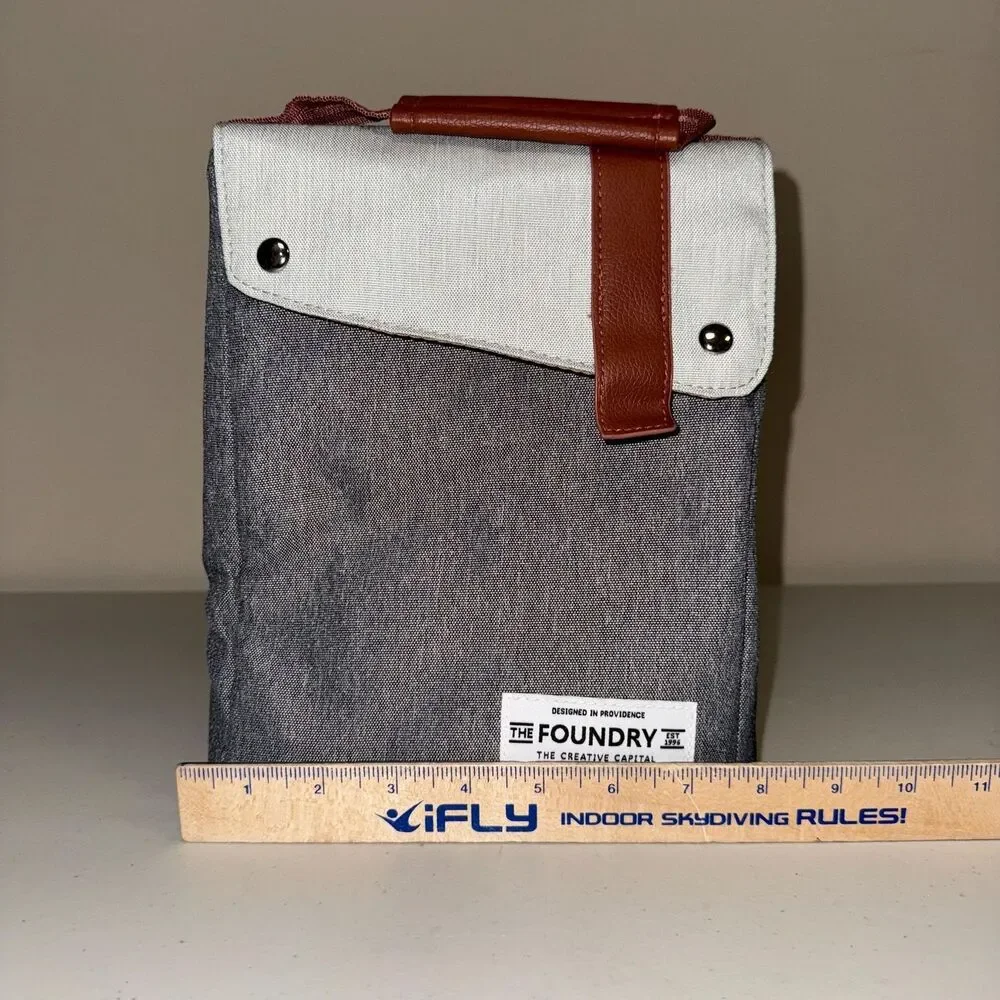 NWOT Foundry Dyer Lunch Bag Grey White Snack Zippered Insulated Tote Work School
